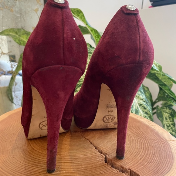 Michael Kors York Suede Pump - Picture 2 of 5